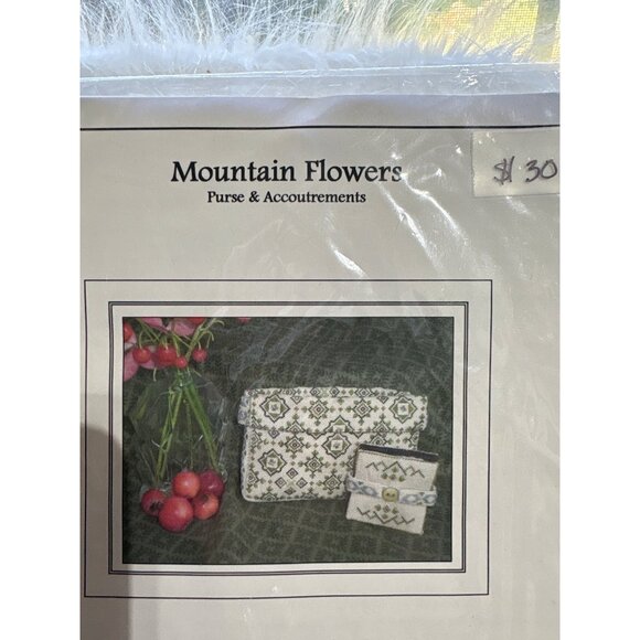 Mountain Flowers Purse & Accoutrements Cross‎ Stitch Kit - Picture 3 of 4